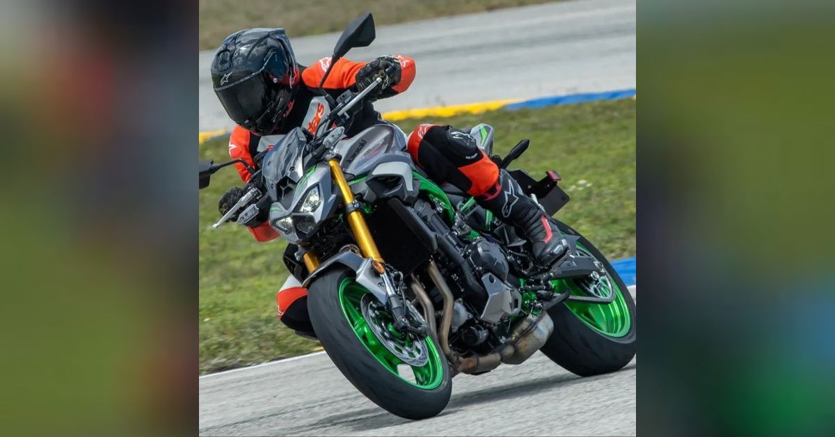Kawasaki Z900 SE + Insta360 X5 + Melissa Paris, lady racer and team ...