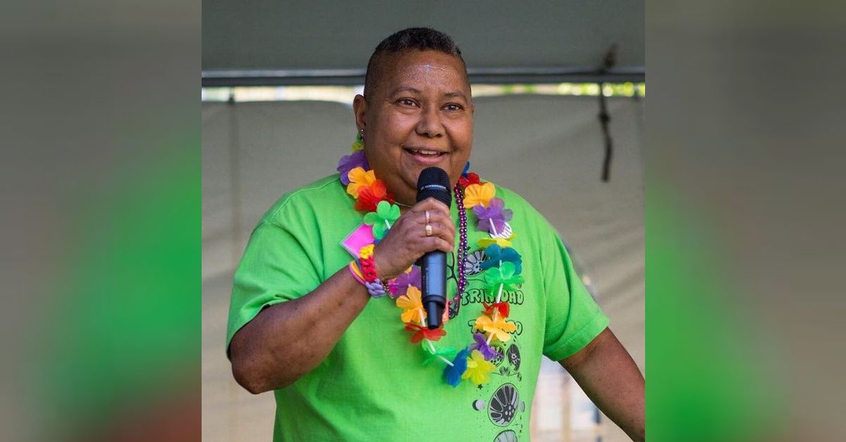 19 (English) MERENDIANDO with Lezlie Lee Kam Radio Aluna Theatre