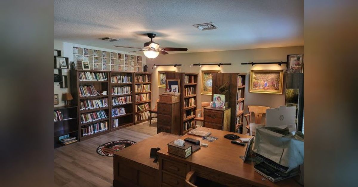 SW0123 Unsung, Shush-less Librarians Organize Foundation’s Books into ...