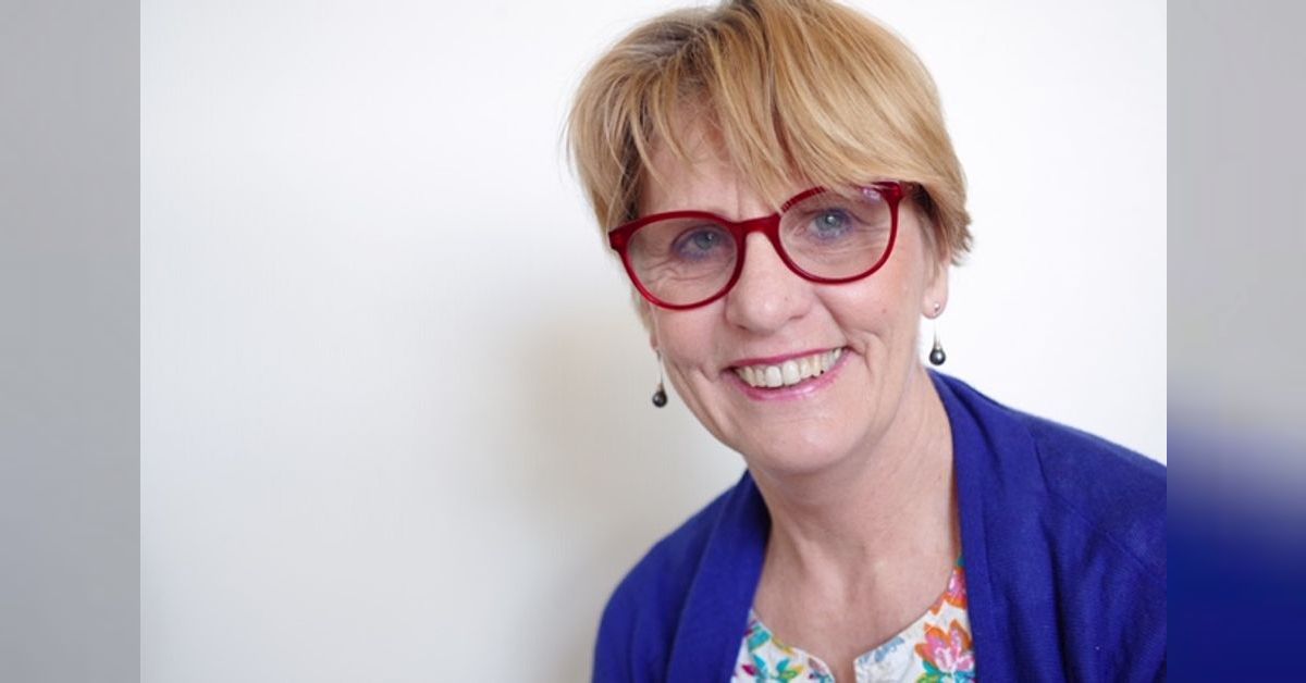 Episode #118: Lois Letchford | The Out of the Trenches Podcast